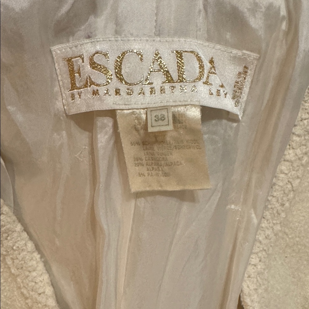 Vintage Escada by Margaretha Ley Cream Bouclé Wool Blazer Pearl Gold Buttons 38 - Picture 3 of 11